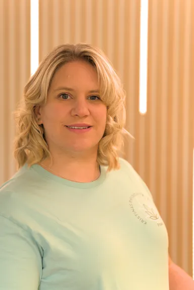 Kristina Bross, Physiotherapeutin